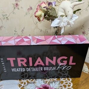 Calista Triangl Pro Heated Detailer Brush - Floral